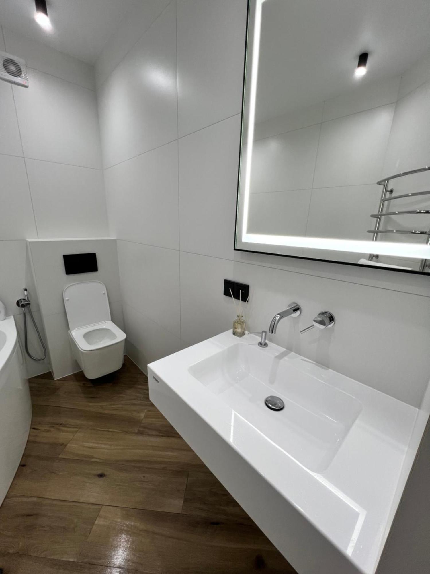 Люкс Апартаменти Район Автовокзалу В Жкарена Та Жк Great House Поблизу Обласноі Лікарні Rivne Bagian luar foto
