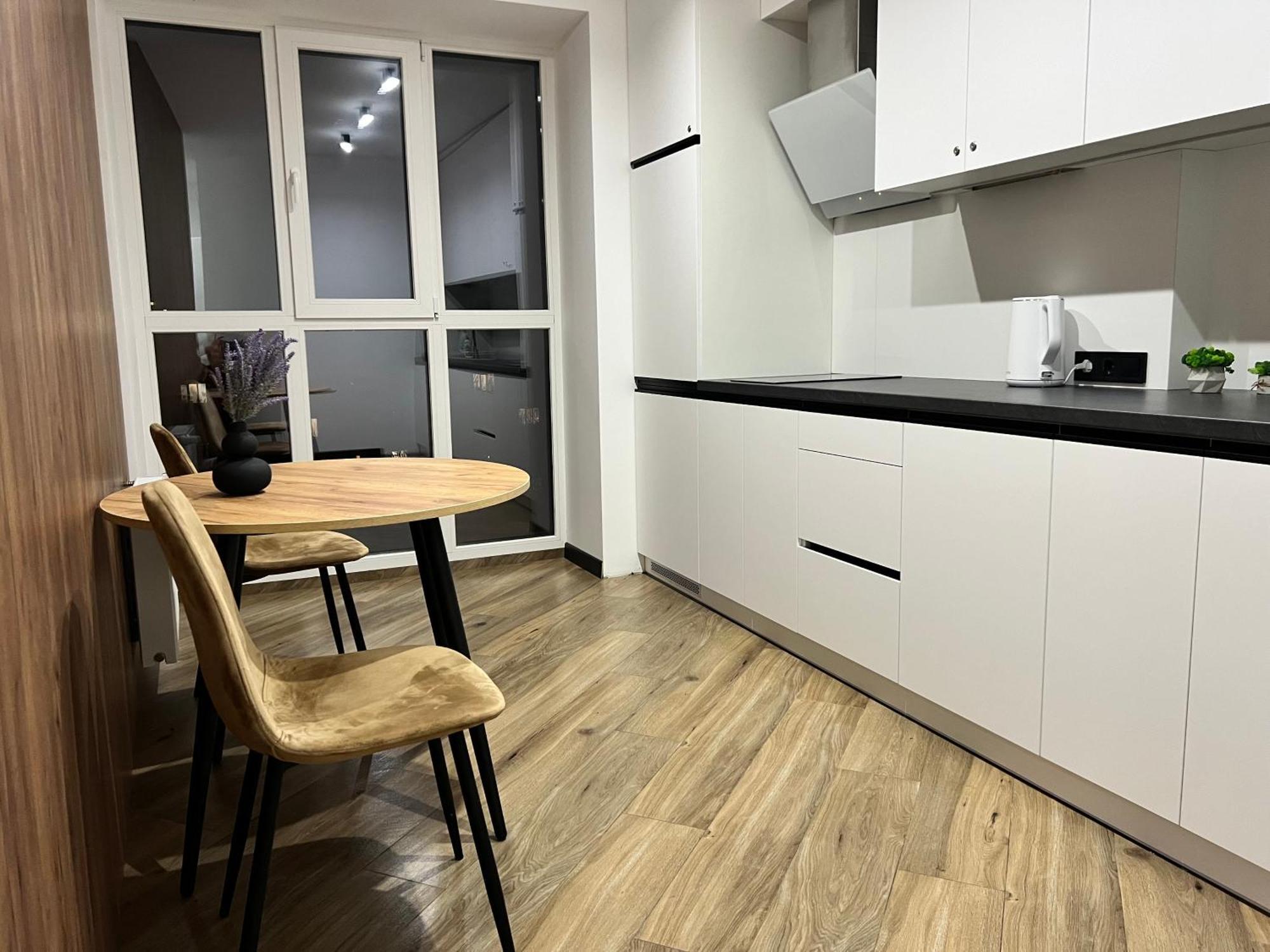 Люкс Апартаменти Район Автовокзалу В Жкарена Та Жк Great House Поблизу Обласноі Лікарні Rivne Bagian luar foto
